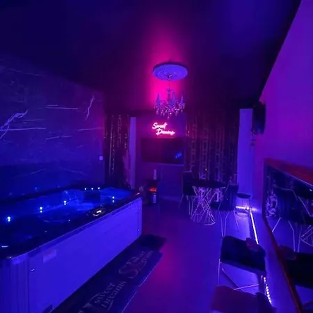 Avec Jacuzzi Apartman *